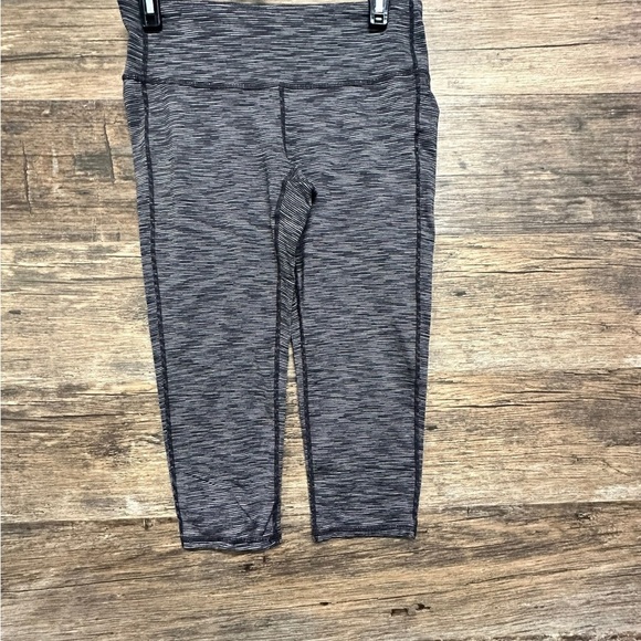 Athleta Pants - Athleta Gray Womens Cropped Leggings